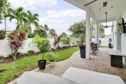 8161 Cypress Point Road, West Palm Beach FL - photo 9 of 41