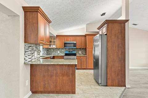 680 SW Colleen Avenue, Port St. Lucie FL - photo 10 of 48