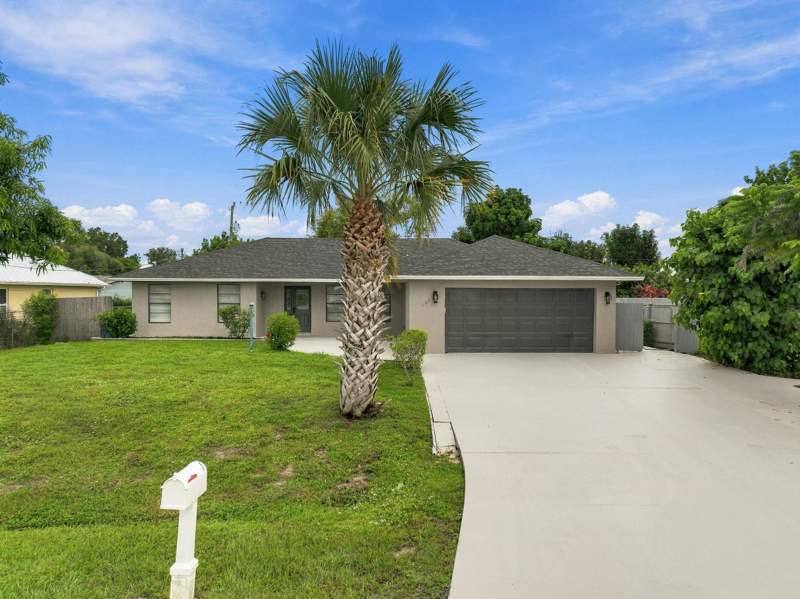 4 bedroom Single Family Residence at 680 SW Colleen Avenue, Port St Lucie Section 27, Port St. Lucie — photo 3