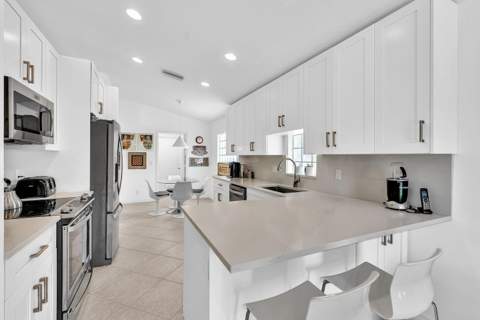 13818 Via Nidia, Delray Beach FL - photo 18 of 88