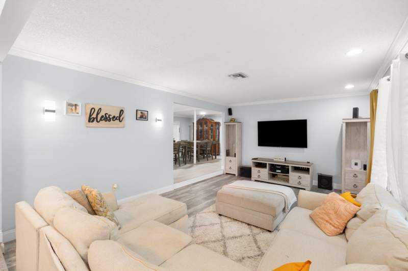 5 bedroom Single Family Residence at 1852 NW 82nd Avenue, Ramblewood, Coral Springs — photo 3