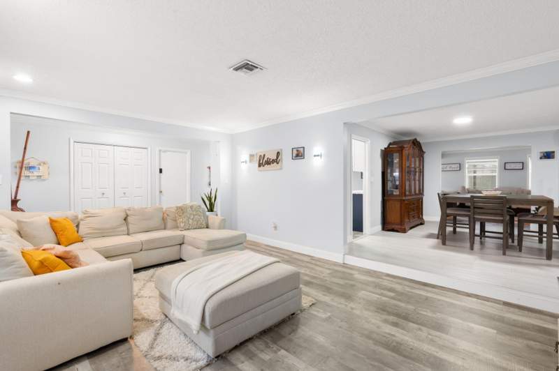 5 bedroom Single Family Residence at 1852 NW 82nd Avenue, Ramblewood, Coral Springs — photo 5