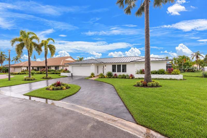 5 bedroom Single Family Residence at 1852 NW 82nd Avenue, Ramblewood, Coral Springs — photo 2