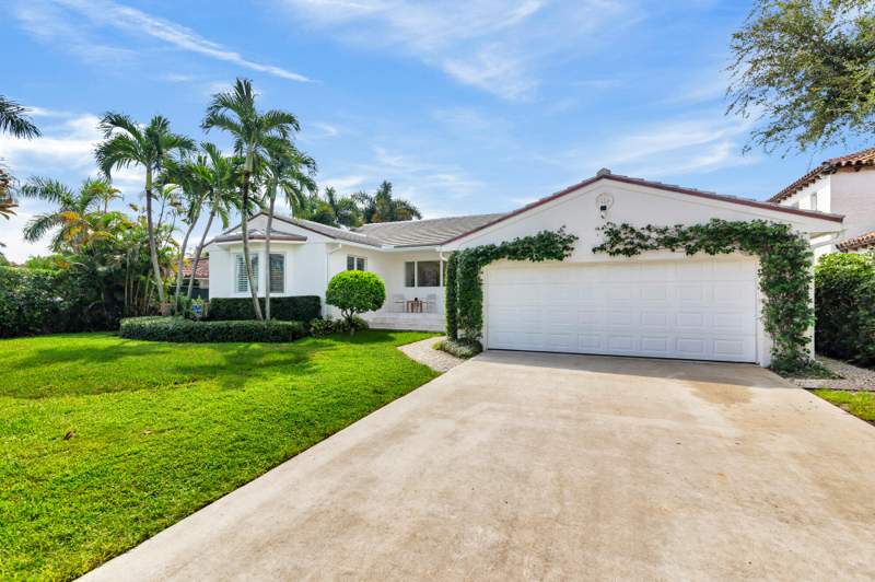 5 bedroom Single Family Residence at 250 Murray Road, Lakewood, West Palm Beach — photo 2