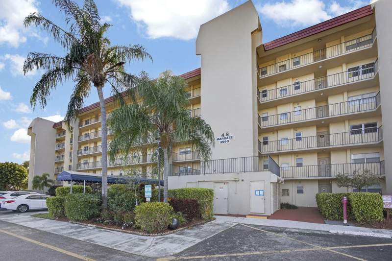 2 bedroom Condominium at 3590 Via Poinciana #202, Poinciana Place Condo 1,2,8 And 9, Lake Worth — photo 2