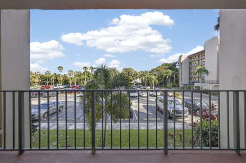 3590 Via Poinciana #202, Lake Worth FL - photo 7 of 65