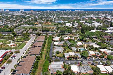 143 SE 7th Street, Deerfield Beach FL - photo 22 of 23
