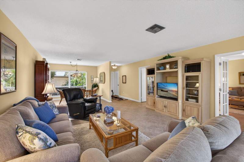 3 bedroom Condominium at 17 SE Turtle Creek Drive #D, Turtle Creek Apartment Buildings Condo, Jupiter — photo 2