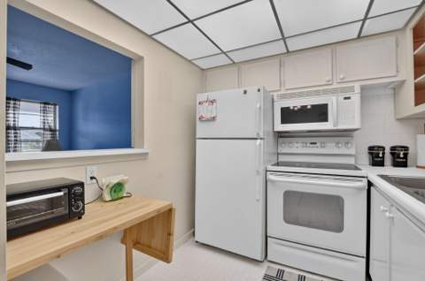 306 Farnham M, Deerfield Beach FL - photo 12 of 72