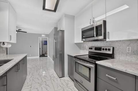 214 NE 25th Street, Boca Raton FL - photo 11 of 33