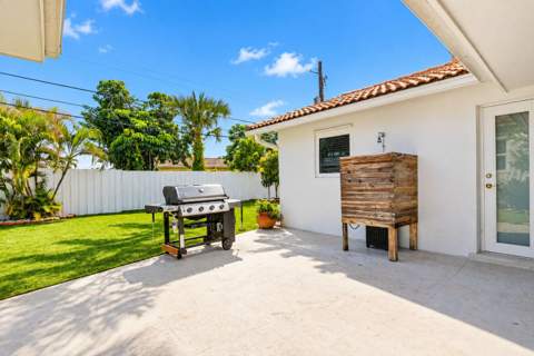 214 NE 25th Street, Boca Raton FL - photo 24 of 33
