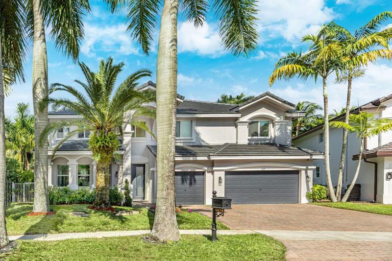 6 bedroom Single Family Residence at 1879 Hidden Trail Lane, Hunters Pointe Whcc, Weston — photo 2