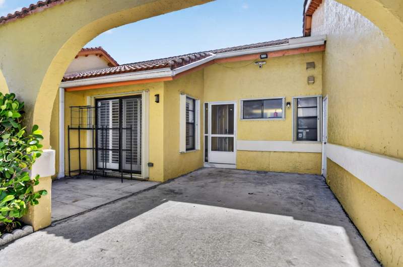 3 bedroom Villa at 4460 NE 5th Avenue, Villa Rica, Boca Raton — photo 4