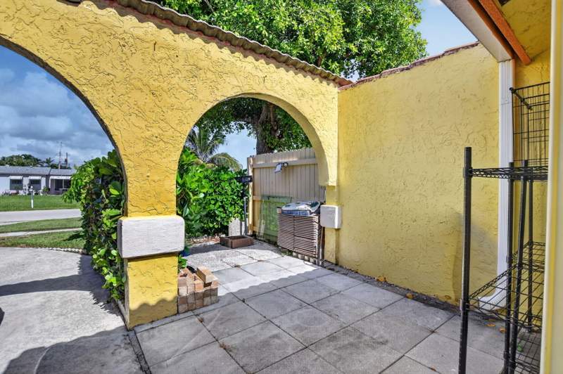 3 bedroom Villa at 4460 NE 5th Avenue, Villa Rica, Boca Raton — photo 5