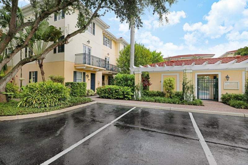 3 bedroom Townhouse at 2502 N Dixie Highway #39, Courtyards Of Lake Worth, Lake Worth Beach — photo 2