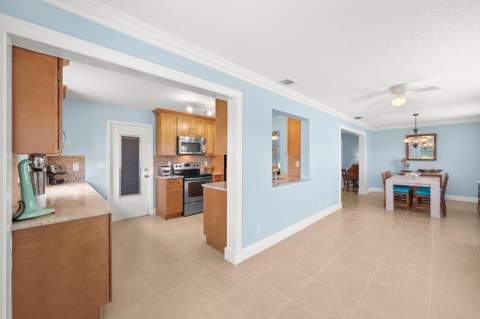 2114 SW 13th Place, Boynton Beach FL - photo 17 of 44
