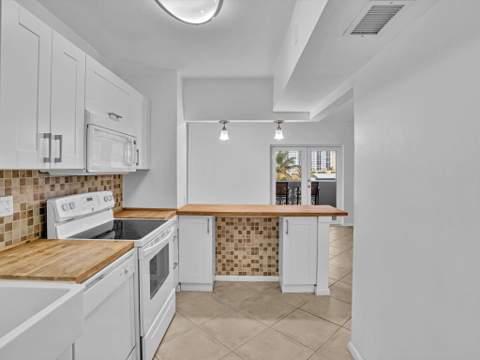 320 S Surf Road #402, Hollywood FL - photo 7 of 30
