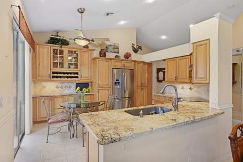 5379 Brookview Drive, Boynton Beach FL - photo 15 of 40