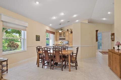 5379 Brookview Drive, Boynton Beach FL - photo 11 of 40