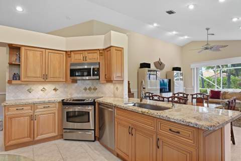 5379 Brookview Drive, Boynton Beach FL - photo 13 of 40