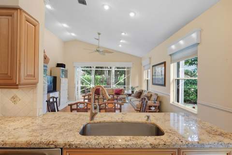 5379 Brookview Drive, Boynton Beach FL - photo 14 of 40
