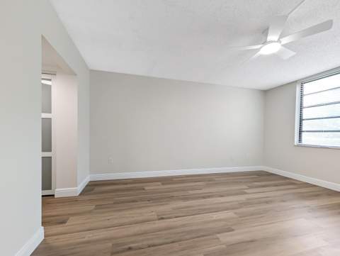 900 Colony Point Circle #205, Pembroke Pines FL - photo 14 of 60
