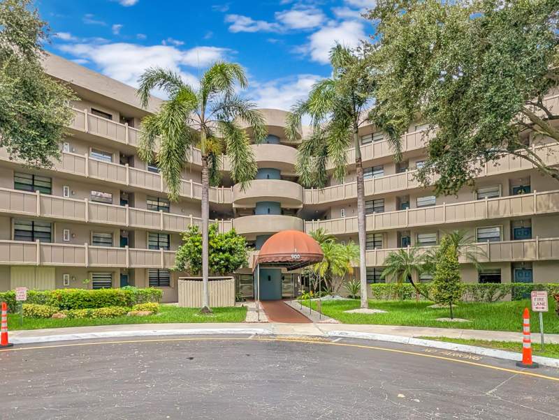 1 bedroom Condominium at 900 Colony Point Circle #205, Colony Point 1 Condo, Pembroke Pines — photo 2