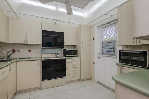 1501 S Ocean Boulevard #208, Lauderdale-By-The-Sea FL - photo 12 of 34