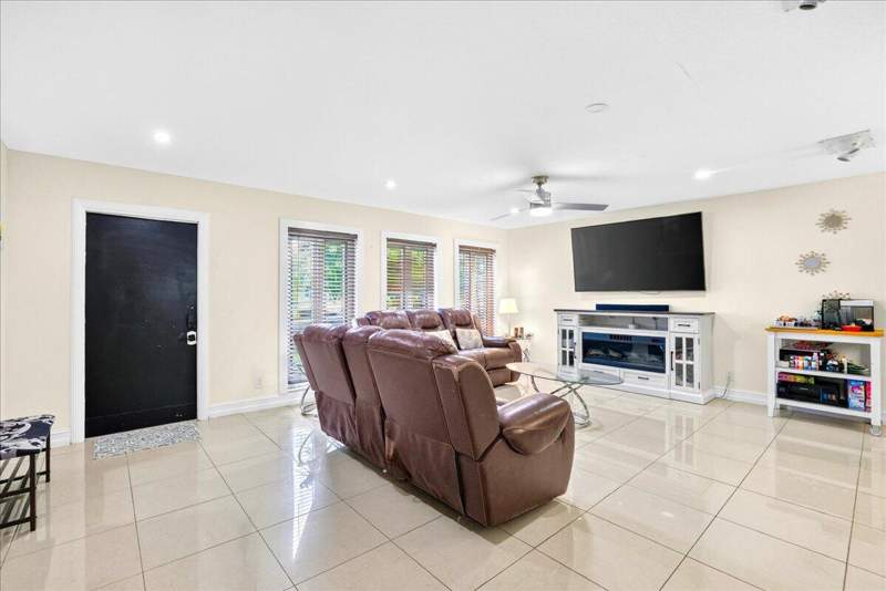 2 bedroom Single Family Residence at 4911 NW 14th, Crystal Lake 4th Sec, Deerfield Beach — photo 5