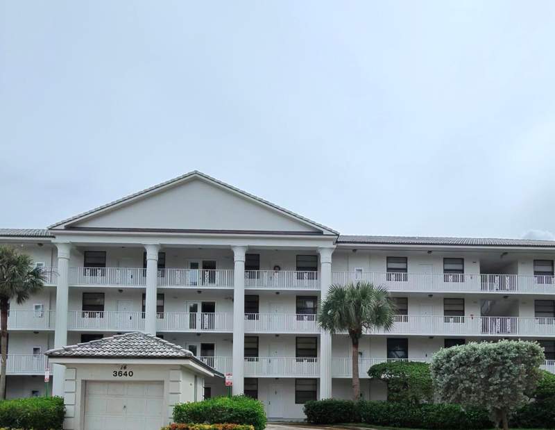 2 bedroom Condominium at 3640 Whitehall Drive #305, Whitehall Condo Of The Lands Of The President, West Palm Beach — photo 2