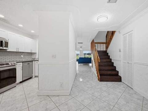 1800 Embassy Drive #132, West Palm Beach FL - photo 6 of 31