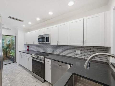 1800 Embassy Drive #132, West Palm Beach FL - photo 9 of 31
