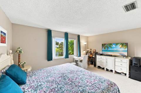 193 Lake Evelyn Drive, West Palm Beach FL - photo 20 of 33