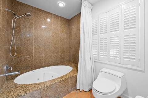 6760 Hollandaire Drive, Boca Raton FL - photo 16 of 34