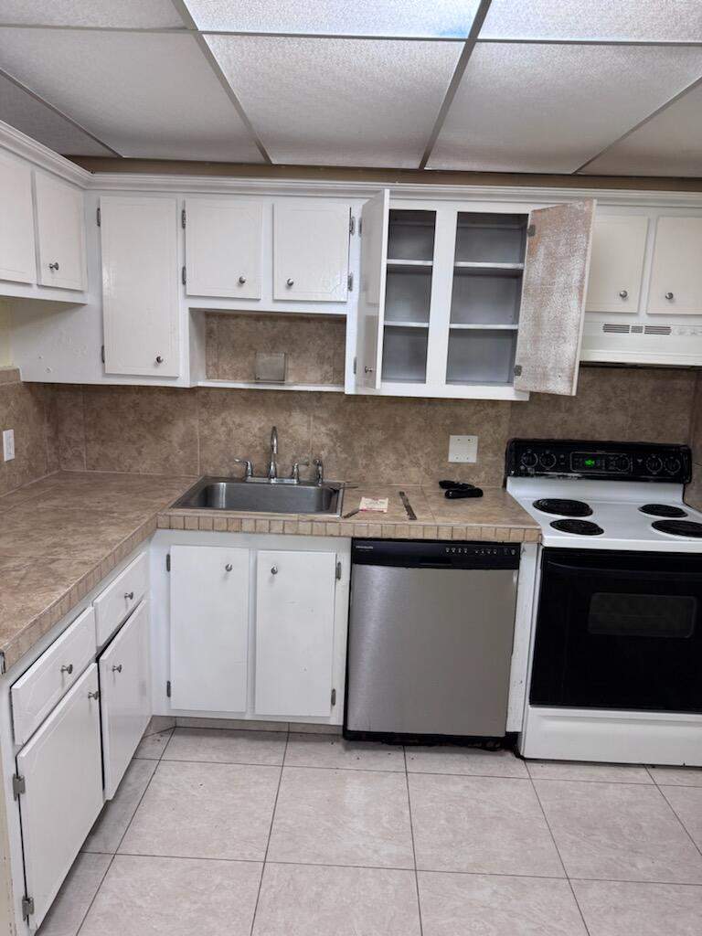 2 bedroom Condominium at 1010 Country Club Drive #108, Oriole Golf & Tennis Club Condo, Margate — photo 2