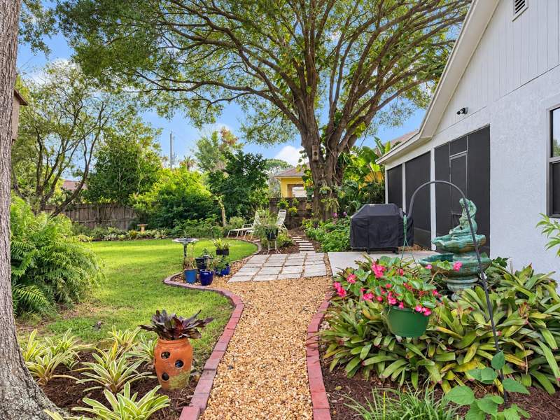 3 bedroom Single Family Residence at 437 SW Nativity Terrace, Port St Lucie Section 13, Port St. Lucie — photo 2