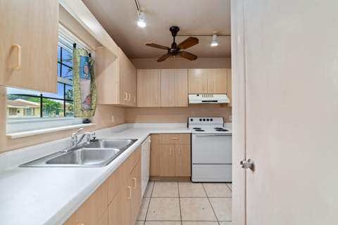 3021 NW 68th Street #11G, Fort Lauderdale FL - photo 10 of 33