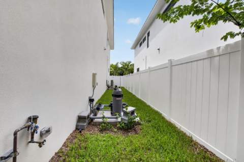 209 SE 5th Street, Delray Beach FL - photo 24 of 103