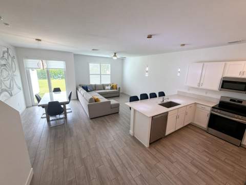 4180 Lagoon Shore Drive, Lake Worth FL - photo 9 of 31