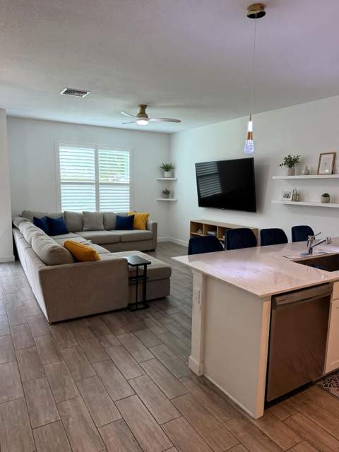 4180 Lagoon Shore Drive, Lake Worth FL - photo 12 of 31