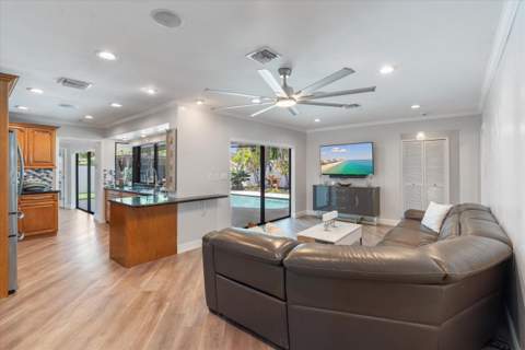 1107 SE 14th Terrace, Deerfield Beach FL - photo 7 of 29