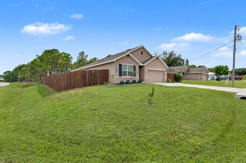 4 bedroom Single Family Residence at 1602 SW Lofgren Avenue, Port St Lucie Section 19, Port St. Lucie — photo 4