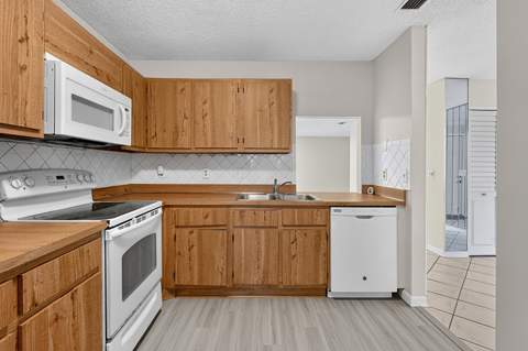 72 Conaskonk Circle, Royal Palm Beach FL - photo 11 of 55