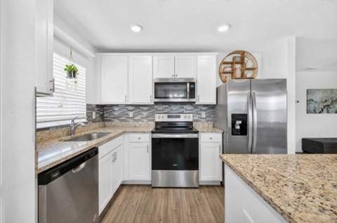 5521 Fantasy Drive, Fort Pierce FL - photo 10 of 44