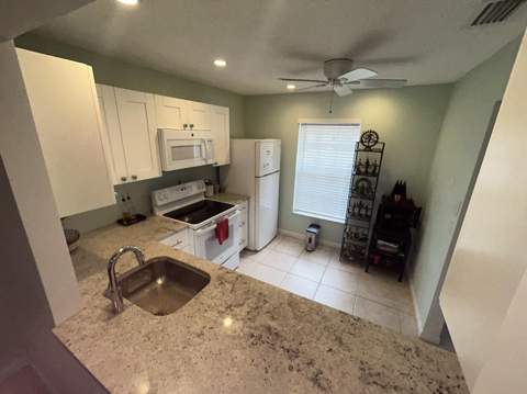 878 Worcester Lane, Lake Worth FL - photo 7 of 25