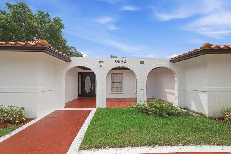 4 bedroom Single Family Residence at 9642 NW 1st Place, Oak Wood , Coral Springs — photo 5