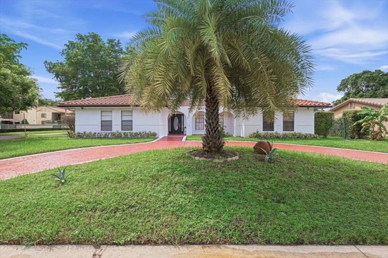 4 bedroom Single Family Residence at 9642 NW 1st Place, Oak Wood , Coral Springs — photo 3