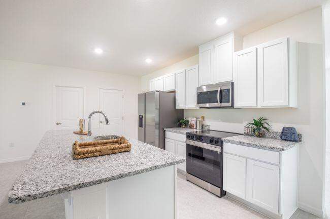4 bedroom Single Family Residence at 6447 NW Hemlock Street, Port St Lucie Section 44, Port St. Lucie — photo 4