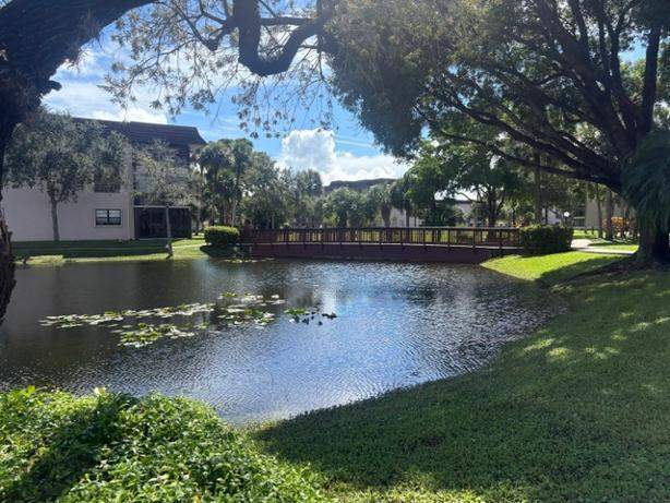 2 bedroom Condominium at 6095 N Sabal Palm Boulevard #308, Lakes Of Carriage Hills, Tamarac — photo 2