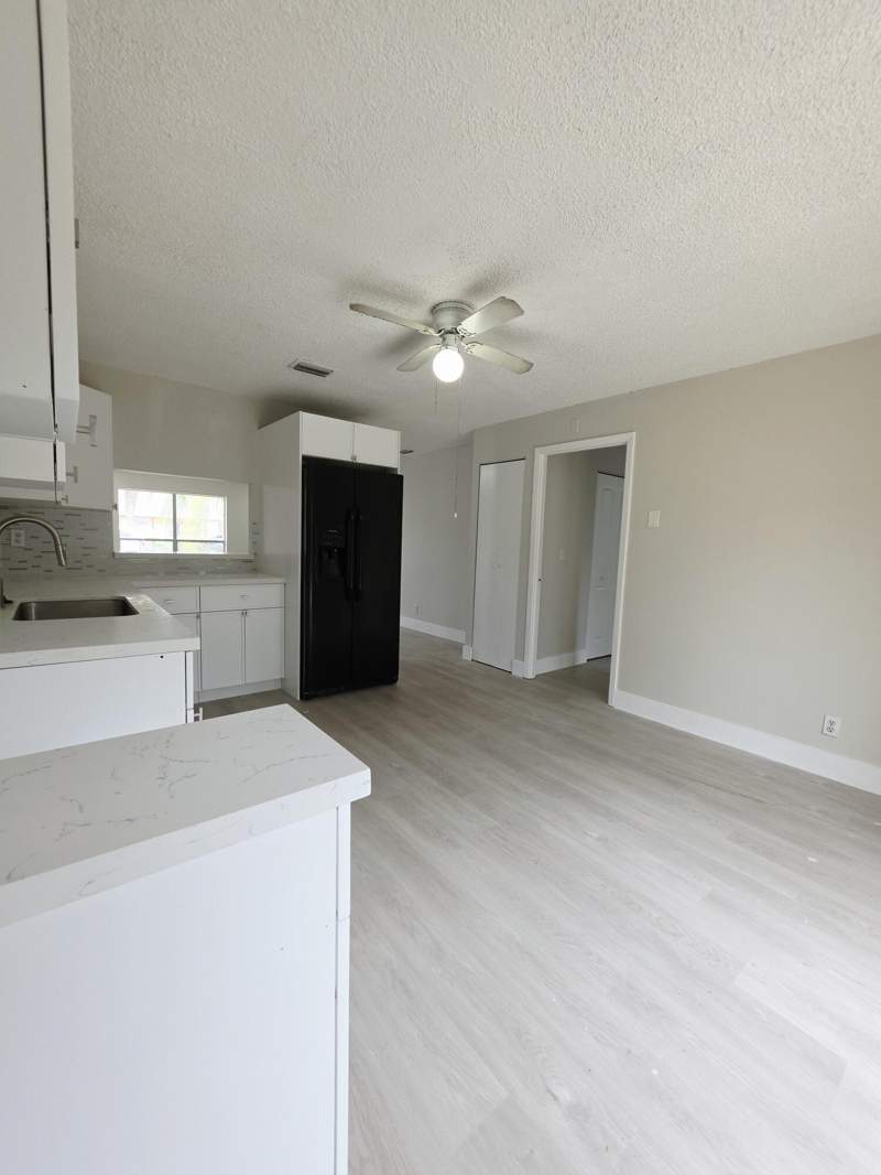 4 bedroom Single Family Residence at 6117 Blue Grass Circle, Homes Of Lees Crossing , Lee Crossing, Lake Worth — photo 5